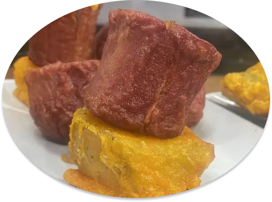 Salchich&oacute;n cervecero o mortadela gruesa frita con arepita amarilla